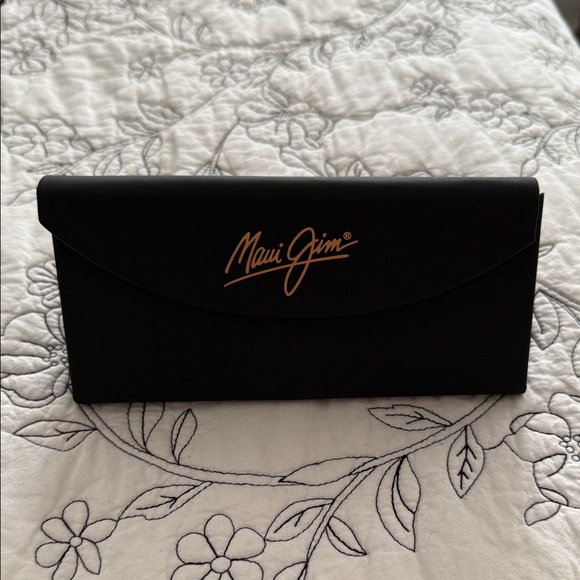 New Maui Jim Black Sunglasses Holder and sunglasses - Picture 7 of 8